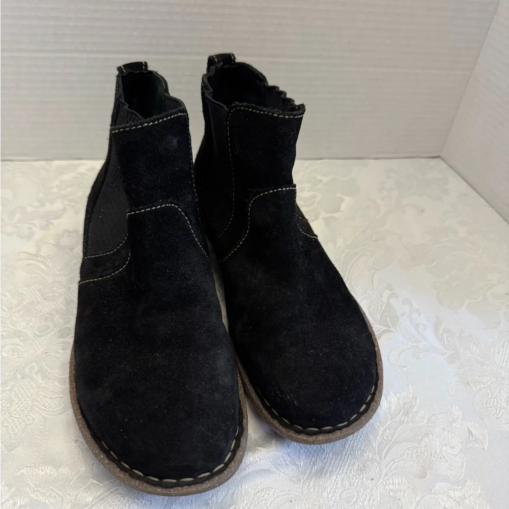 Born Talyn Size 7M Black Distressed Bootie Chelsea Boot Leather Comfort‎ Shoe